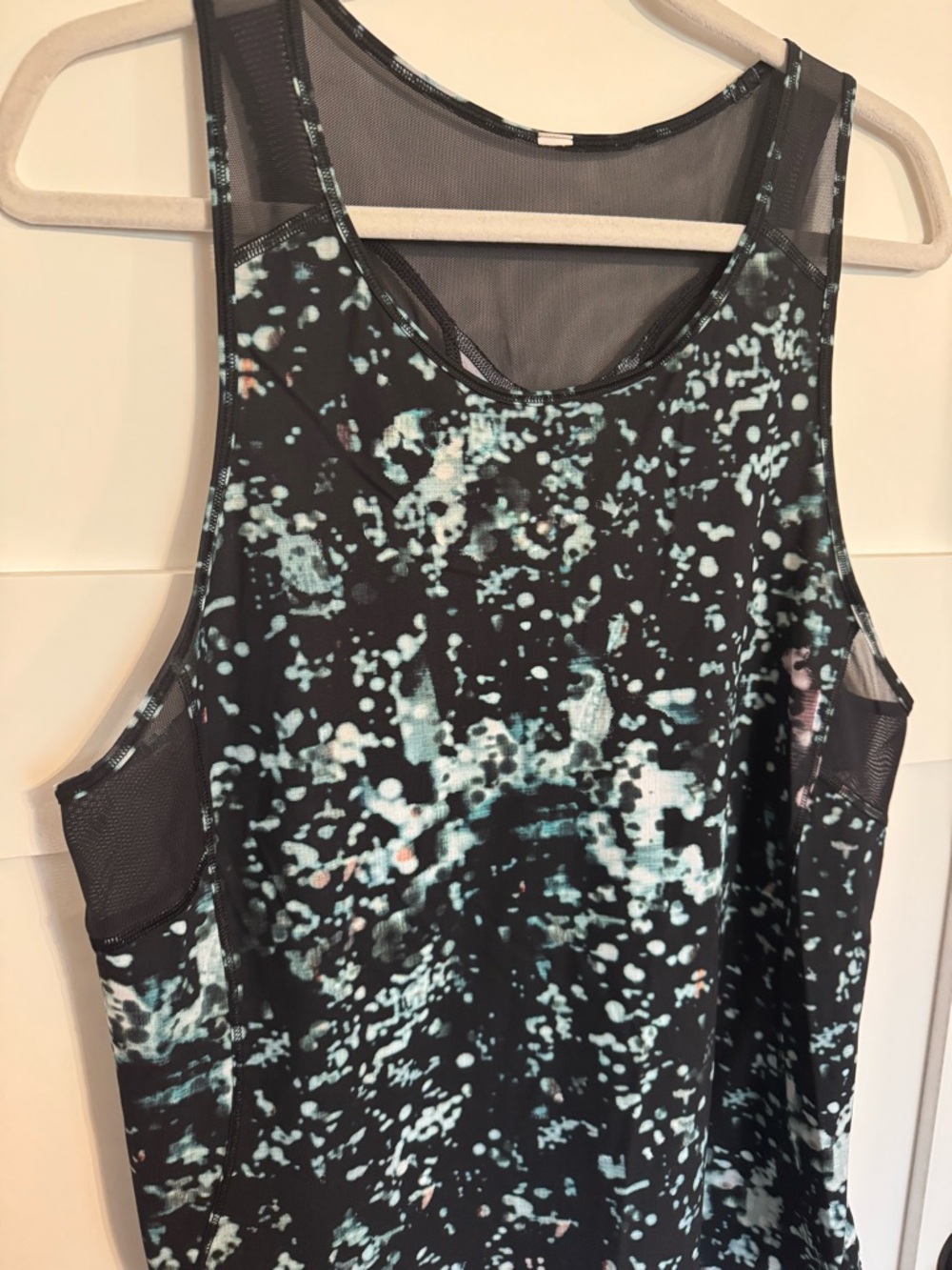 Lululemon Sculpt Tank II
Pixel Haze Multi Black / Black - size 10